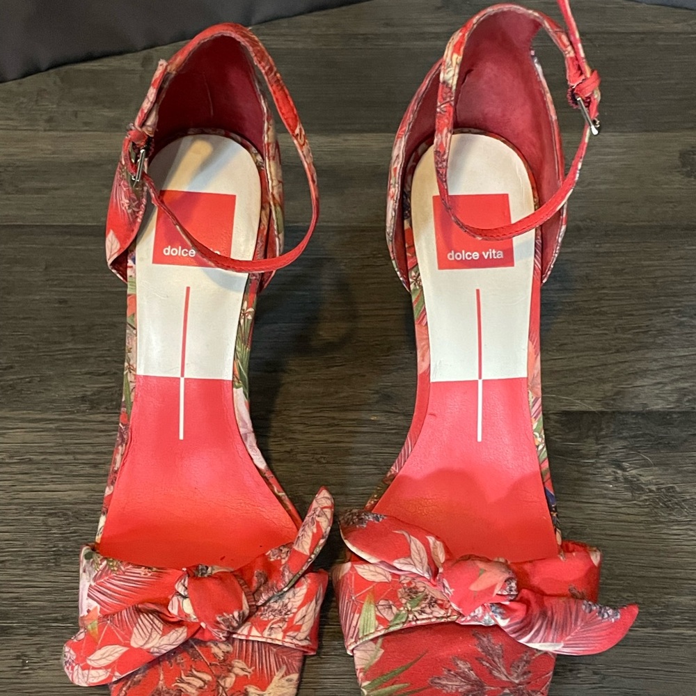 Cutest flowered heels